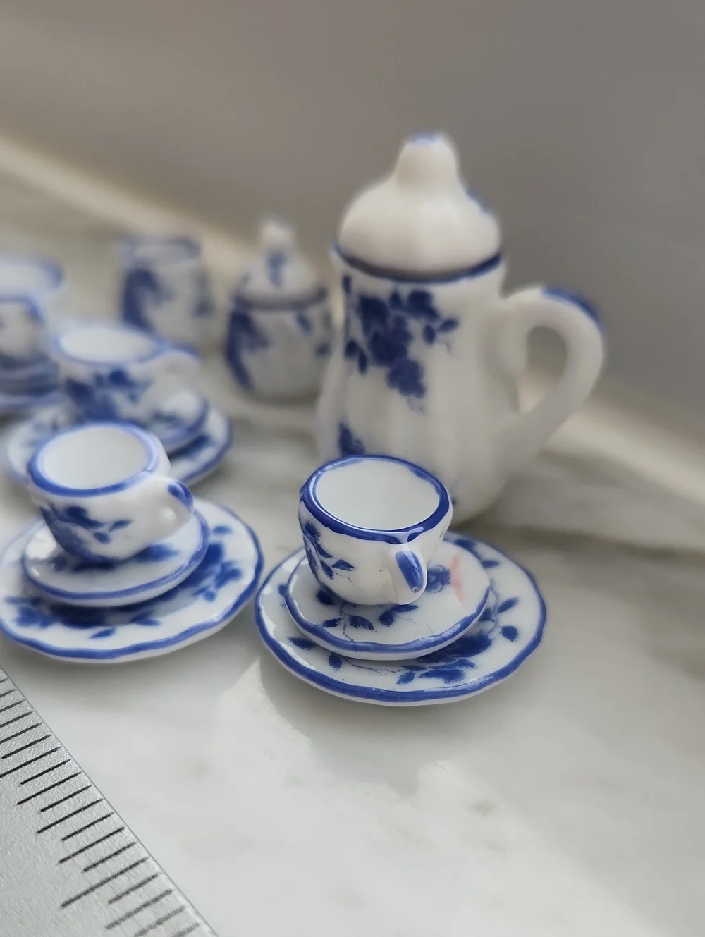 Miniature Porcelain Tea Set (Odoria) Dollhouse Decoration Accessories, Blue Grap